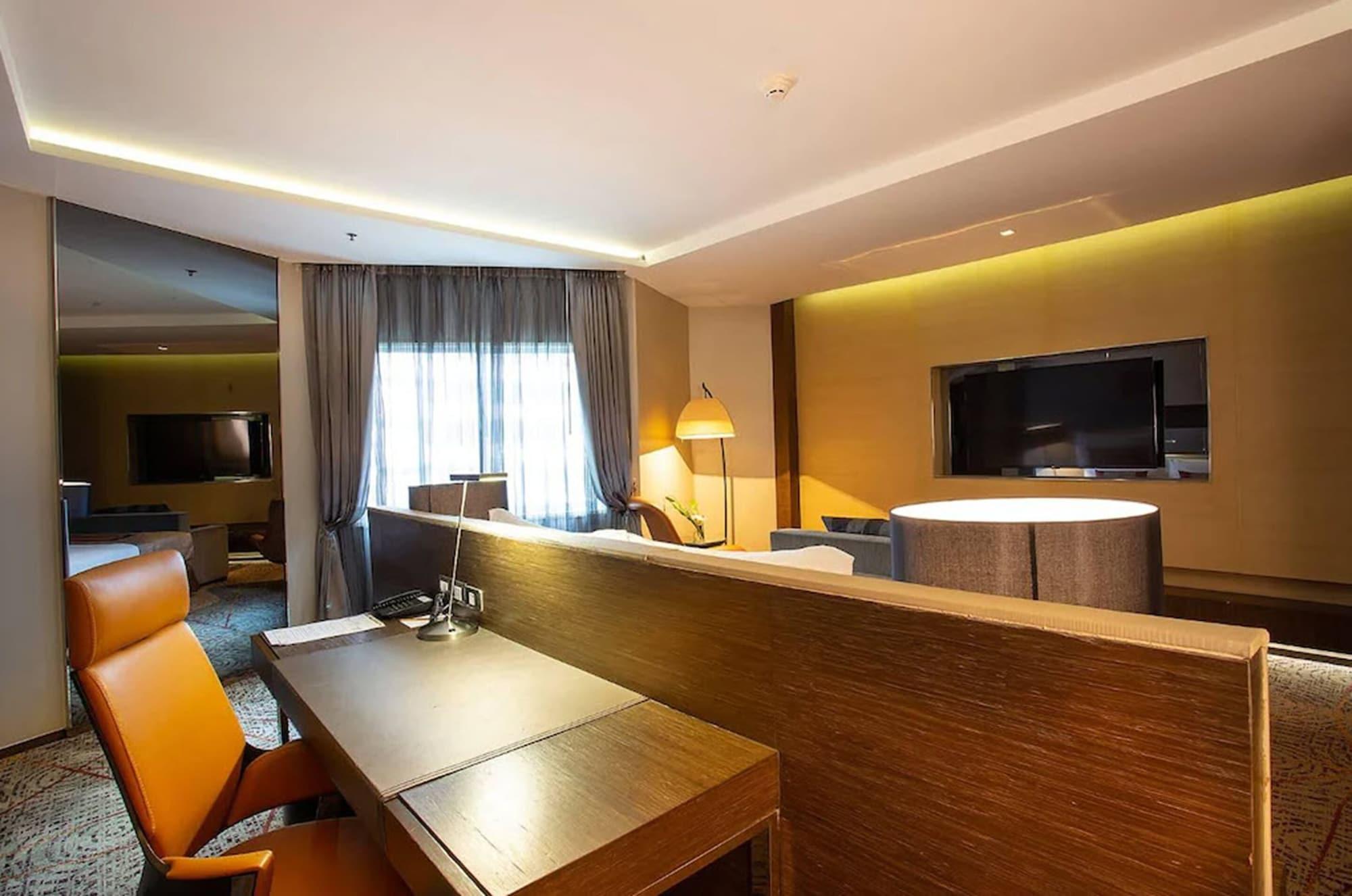 Graceland Bangkok By Grace Hotel - Sha Extra Plus Zewnętrze zdjęcie